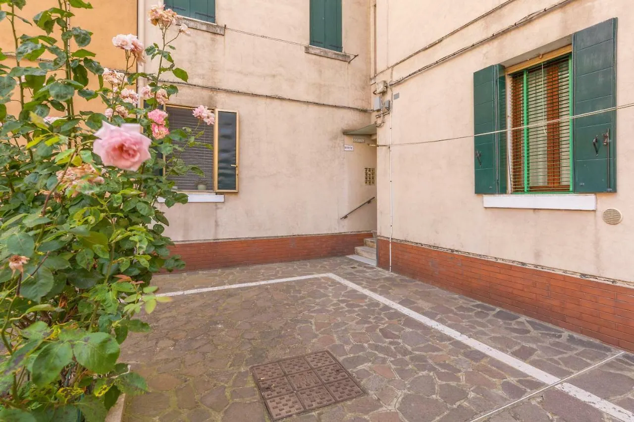 Venice Apartment Near Station Santa Lucia Two Bedroom 0*,